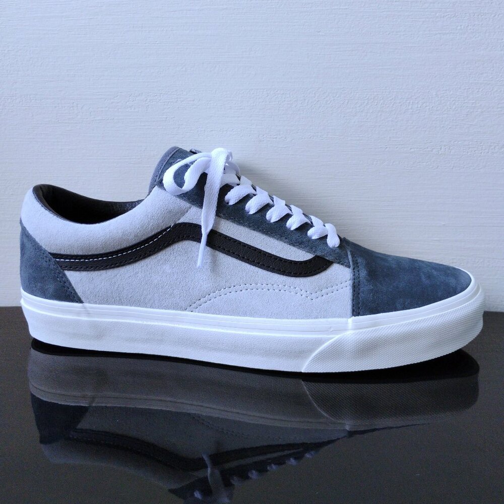 Vans Women's Old Skool Pig Suede 2-Tone Utility Turbulence in Versatile Gray Hue